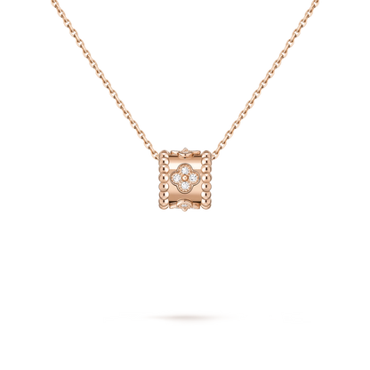 Perlée clovers pendant