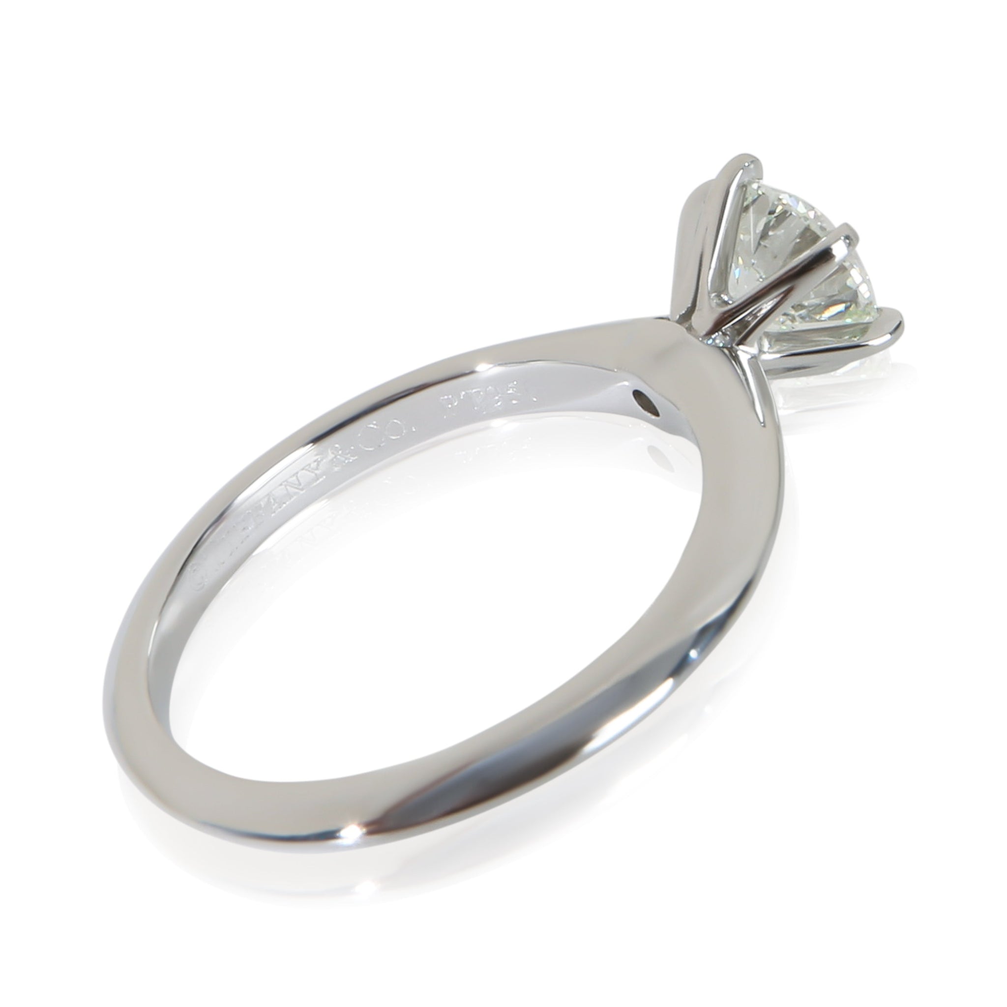 0.84 ct Round Brilliant Diamond Engagement Ring