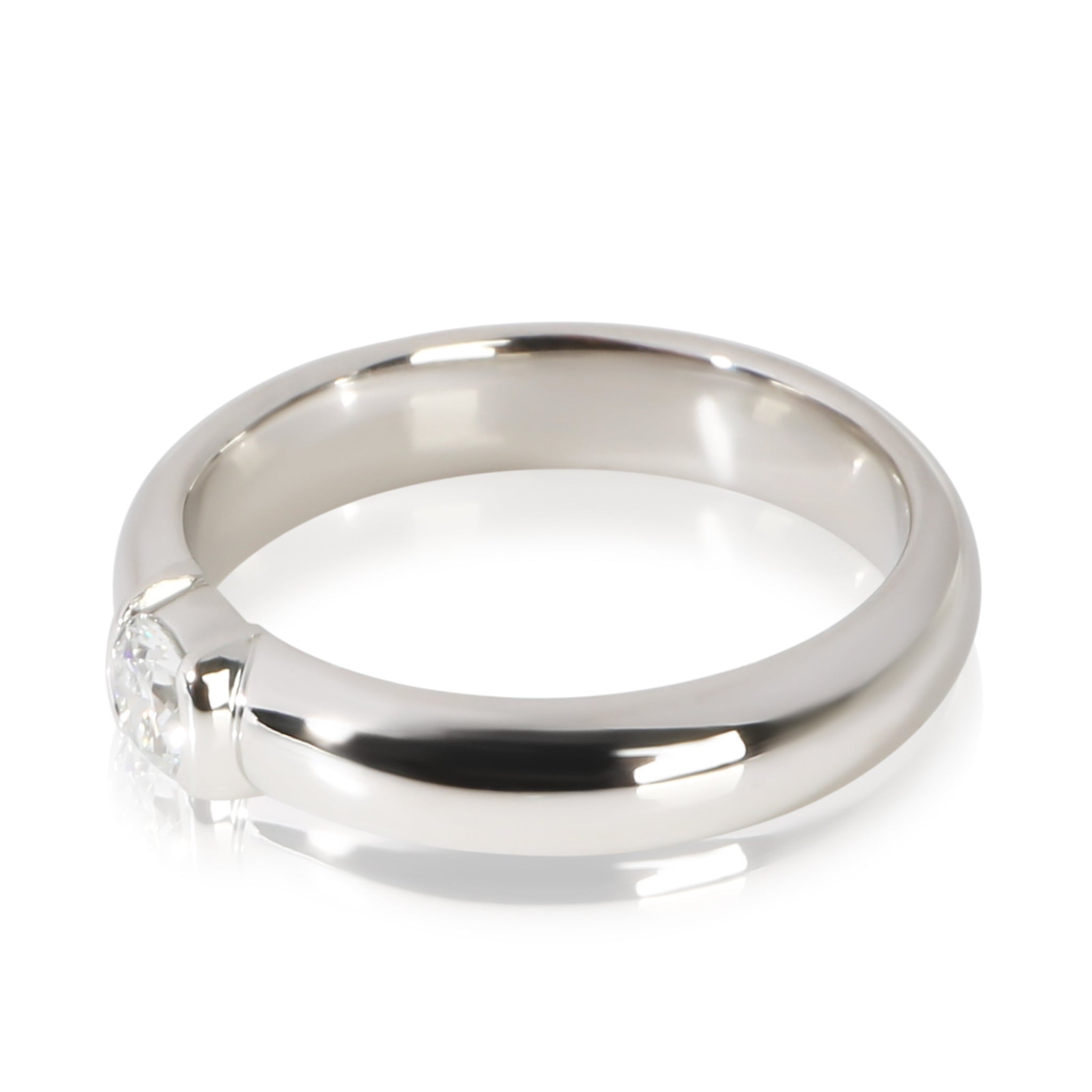 0.21 ct Round Brilliant Diamond Etoile Engagement Ring