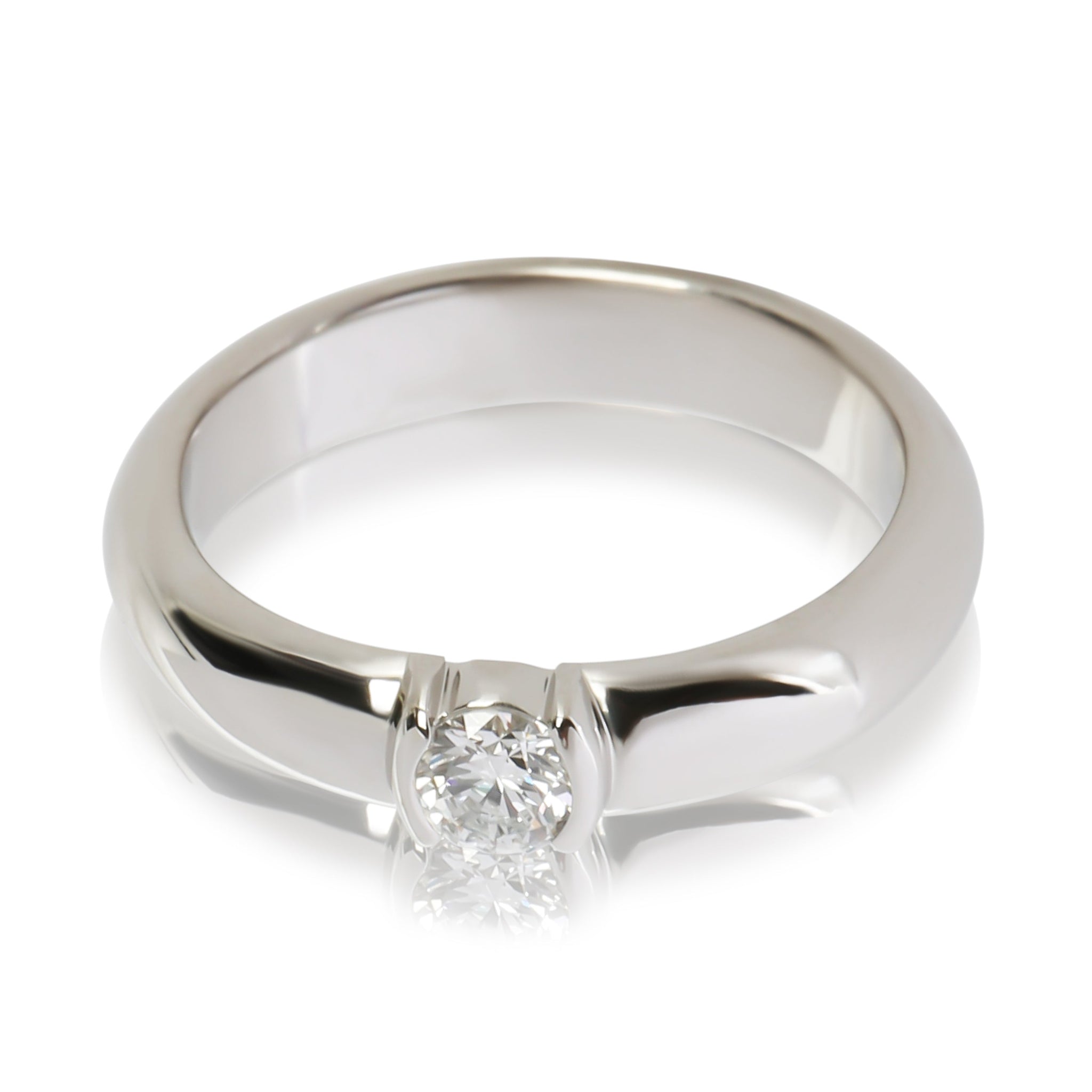0.21 ct Round Brilliant Diamond Etoile Engagement Ring