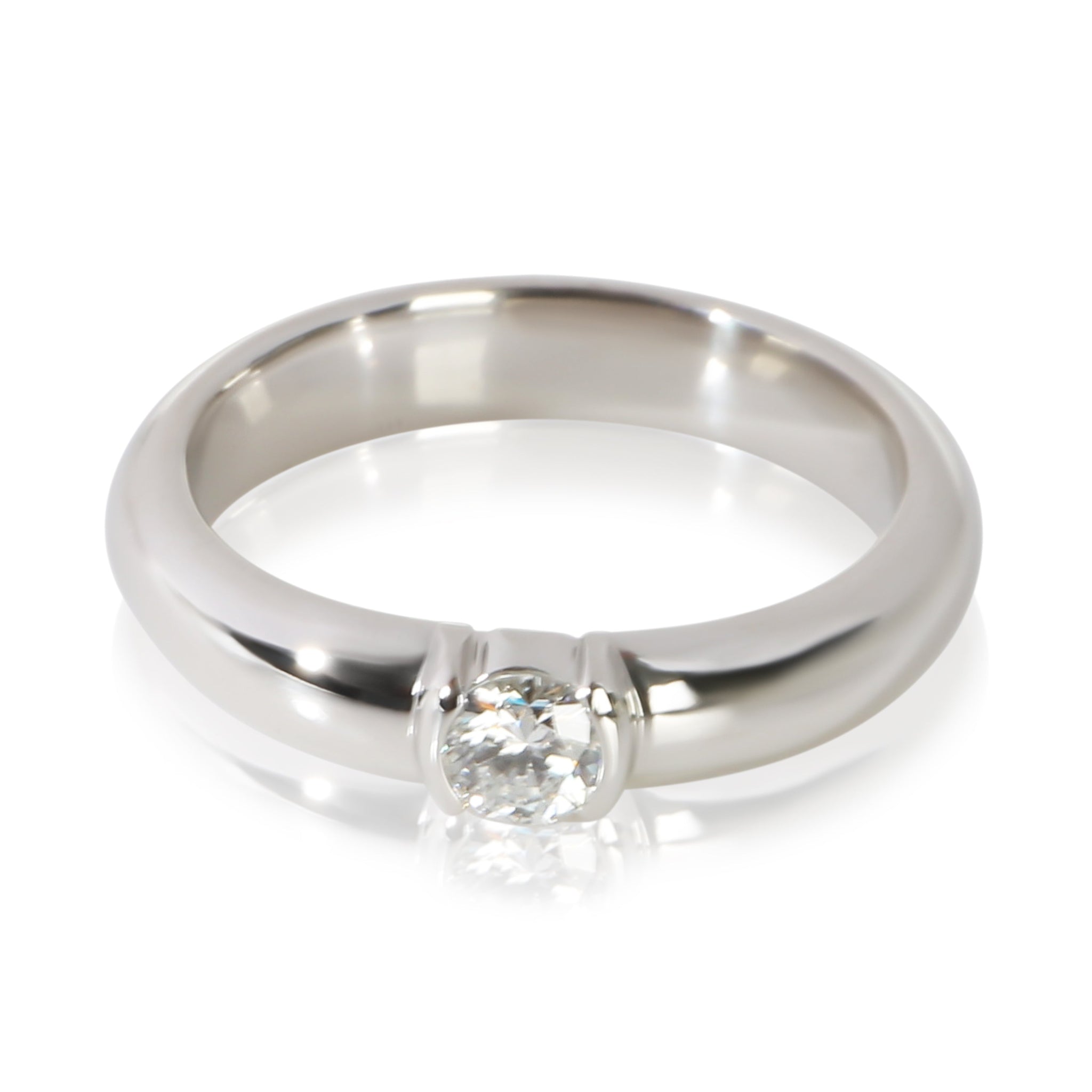 0.21 ct Round Brilliant Diamond Etoile Engagement Ring
