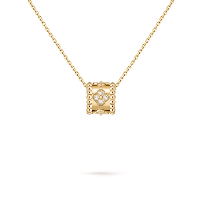 Perlée clovers pendant