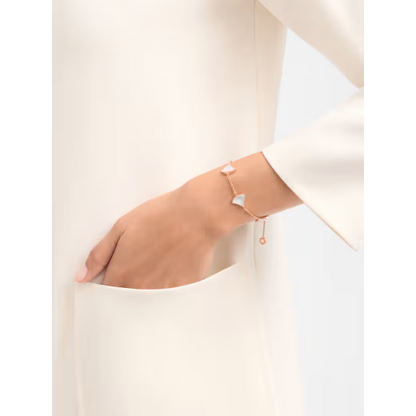 Diva's Dream Mother of Pearl Bracelet in 18kt Rose Gold