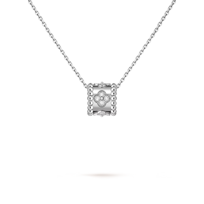 Perlée clovers pendant