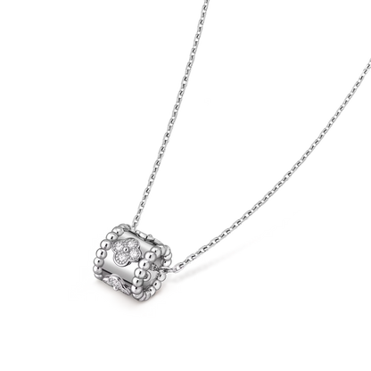 Perlée clovers pendant