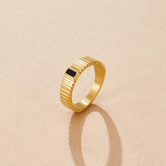 Black Crystal Ribbed Ring