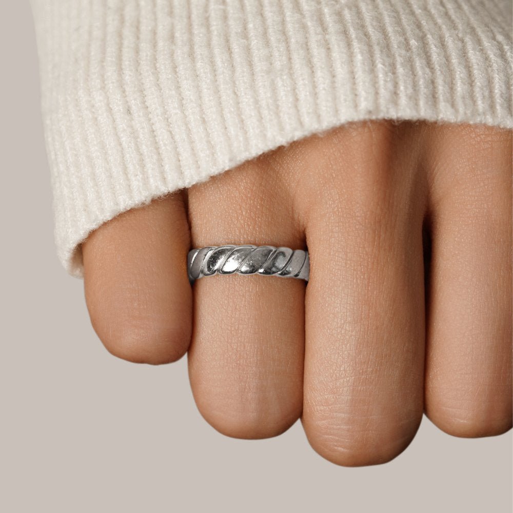 Calira Twisted Infinity Silver Ring