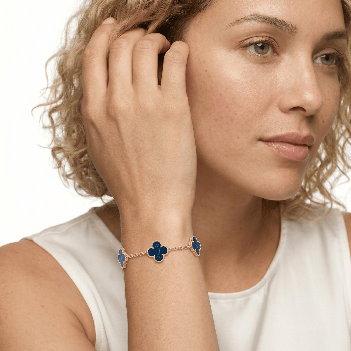 CLOVER MOTIF BRACELET