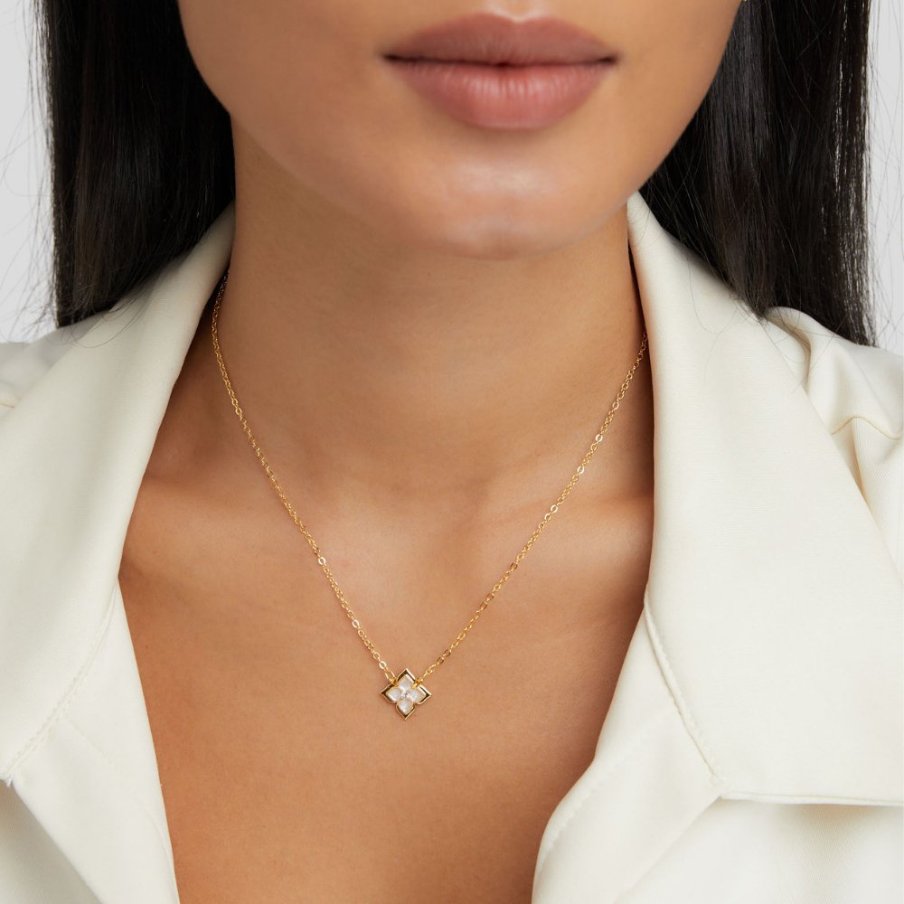 Dalia White Iris Clover Necklace