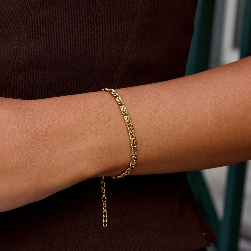 Gold Swirl Link Chain Bracelet