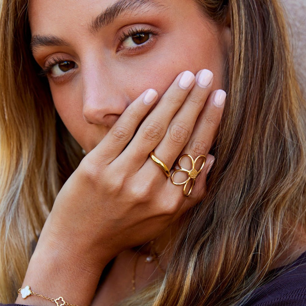 Golden Daisy Flower Ring