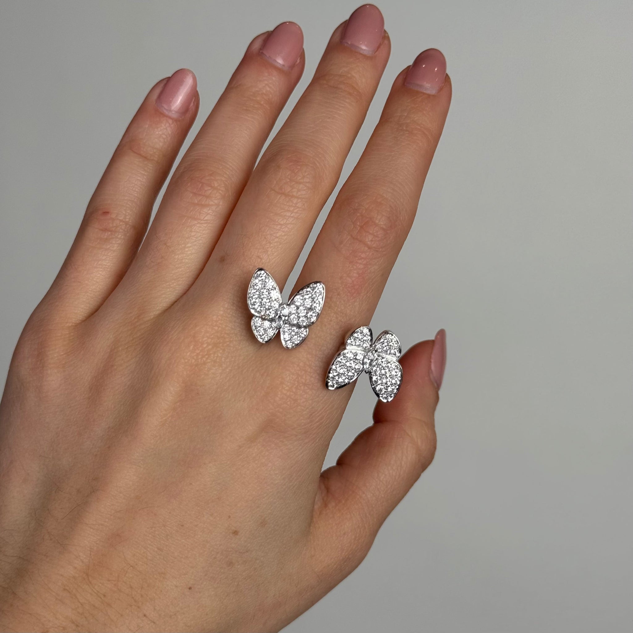 Van Cleef & Arpels Two Butterfly Between The Finger Ring